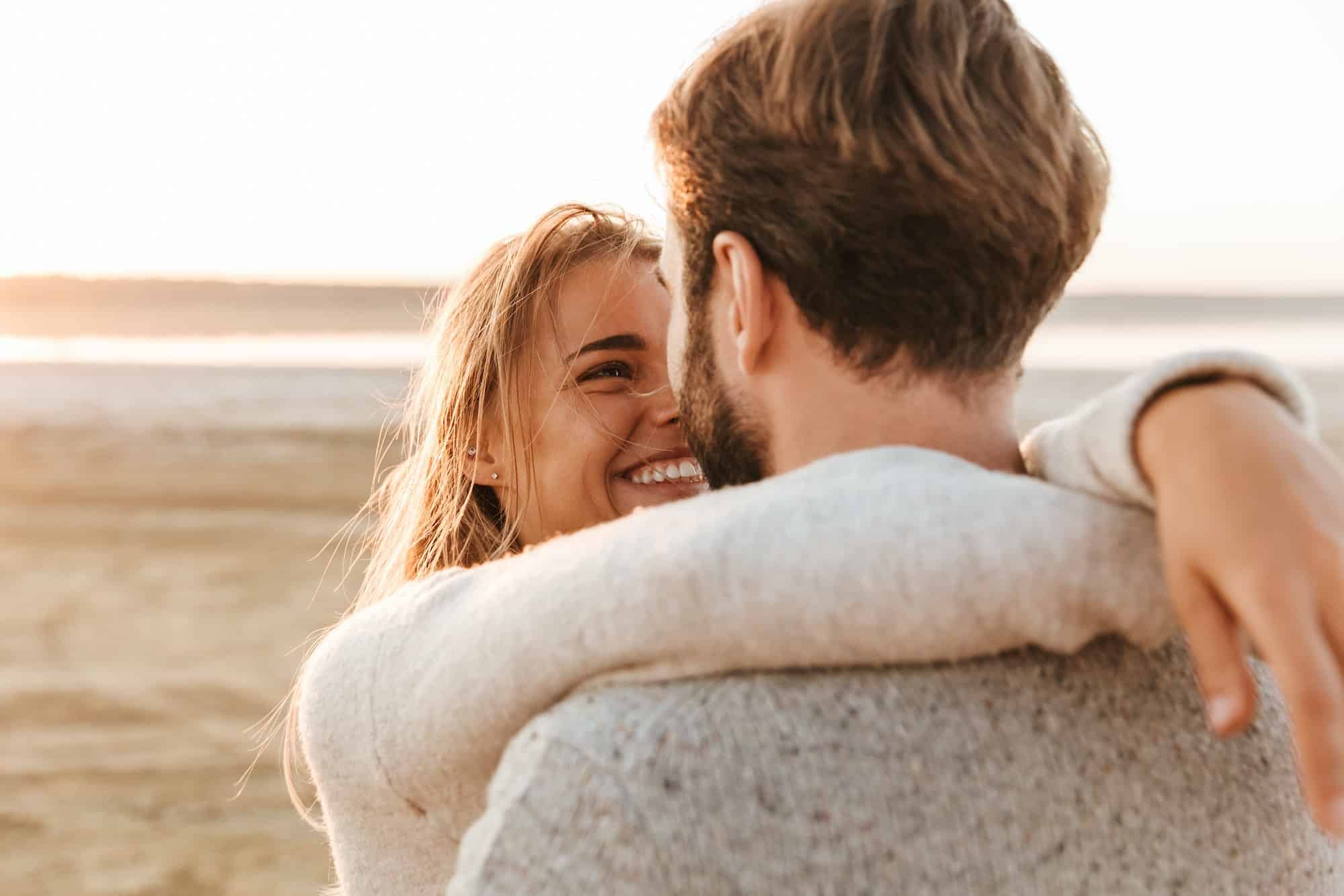 Votre partenaire vous aime-t-il vraiment ou craint-il simplement la solitude? Découvrez les signes!
