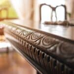 Quatre astuces géniales pour faire disparaître les rayures de vos meubles en bois