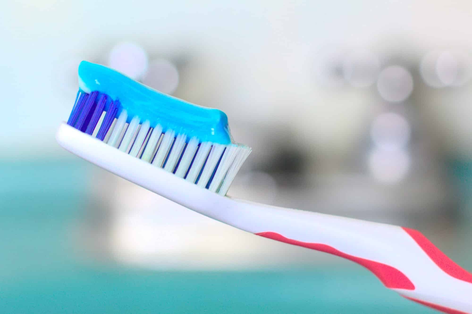 Les 4 utilisations surprenantes du dentifrice pour nettoyer votre maison
