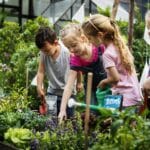 10 activités de jardinage géniales pour vos enfants en avril