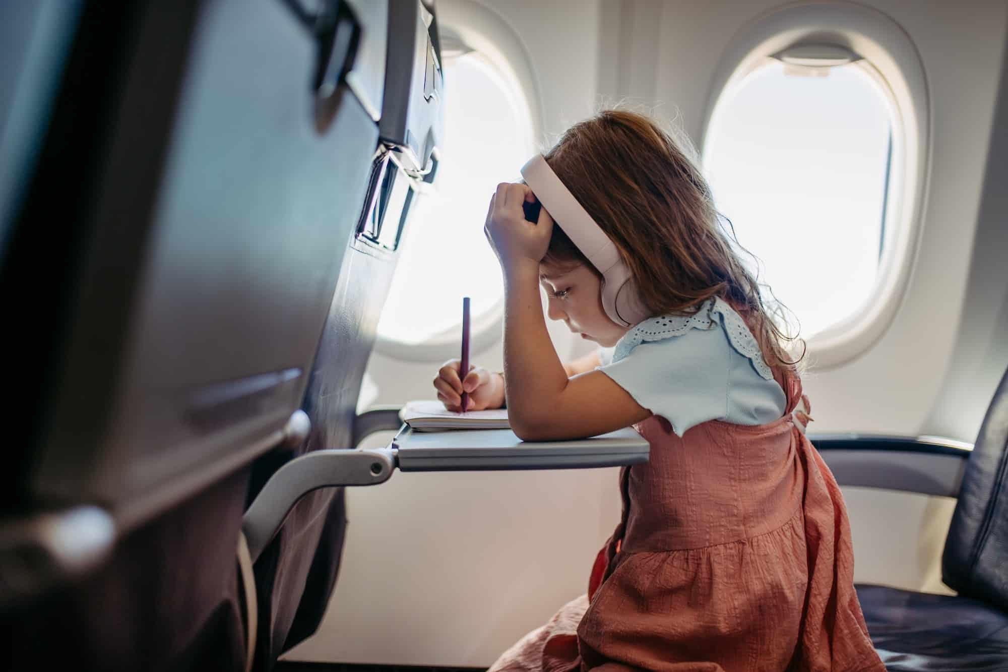 Elle demande à changer de place dans l'avion pour être avec sa fille