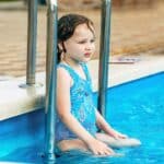 La couleur du maillot de bain de votre enfant peut sauver sa vie: découvrez pourquoi!
