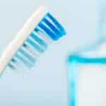 L'astuce de la brosse à dents pour utiliser la machine à laver et obtenir un linge impeccable