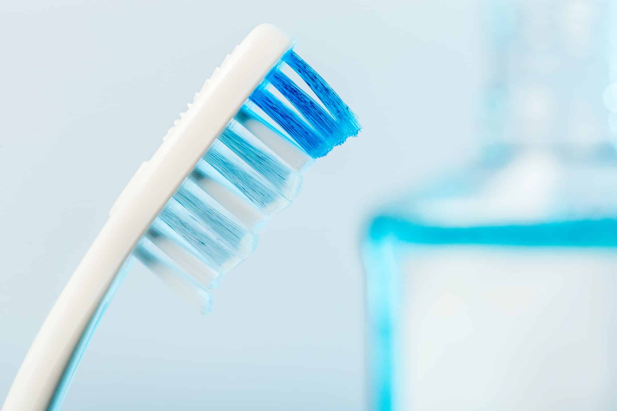 L'astuce de la brosse à dents pour utiliser la machine à laver et obtenir un linge impeccable