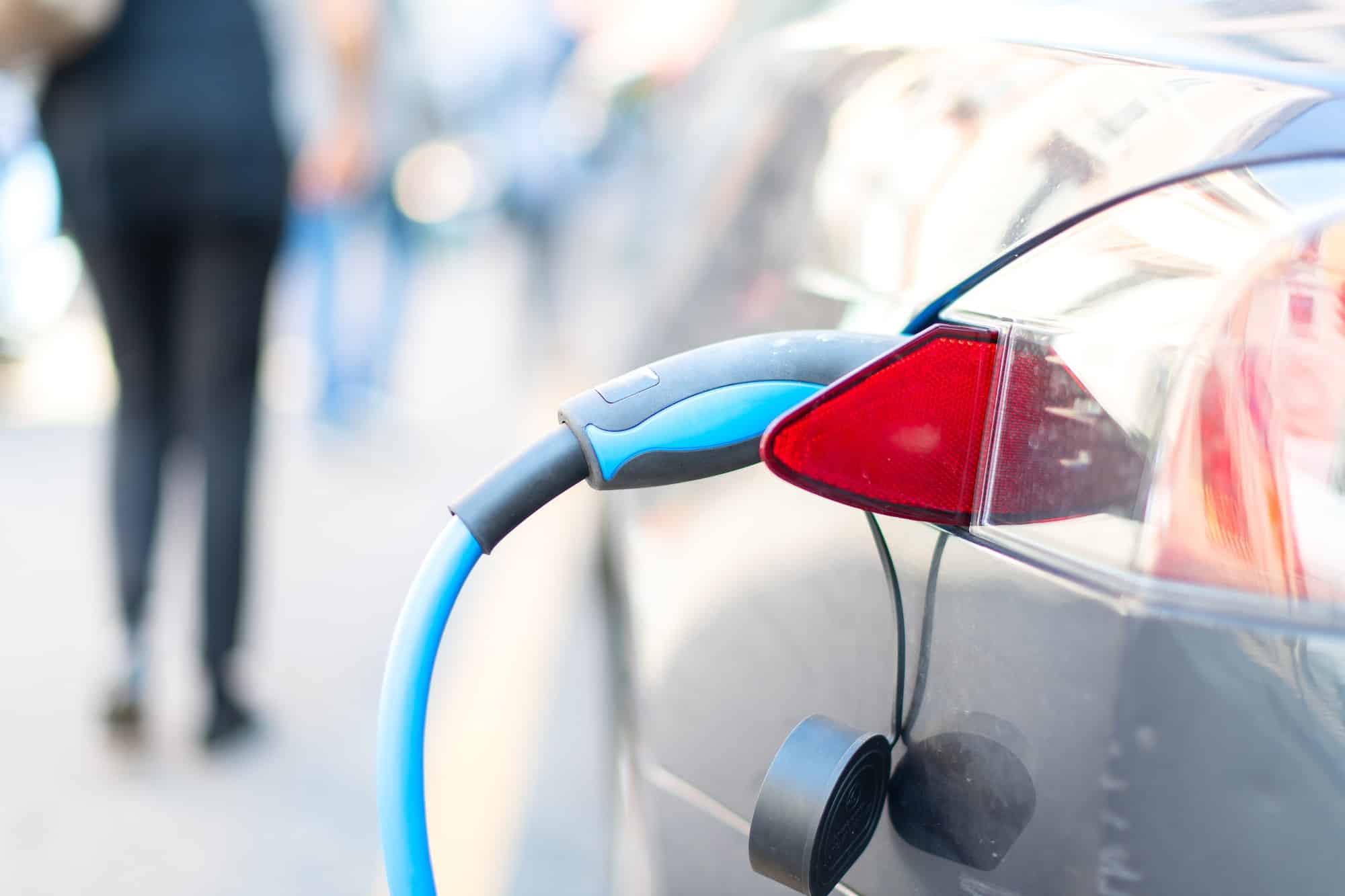 La France atteint 100 000 bornes de recharge électrique : ce que vous devez savoir
