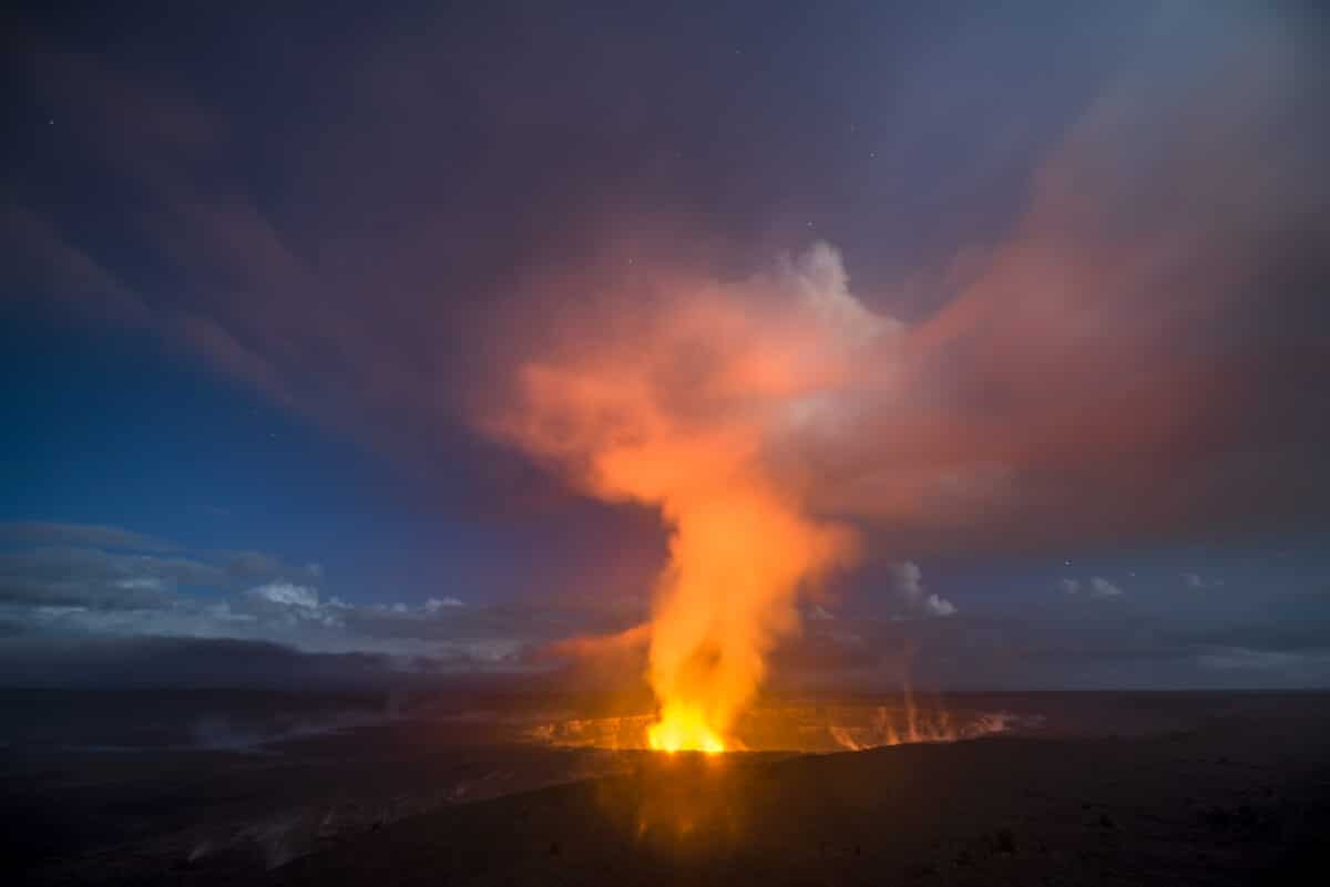 éruption impressionnante du volcan Kilauea à Hawaï septembre 2023