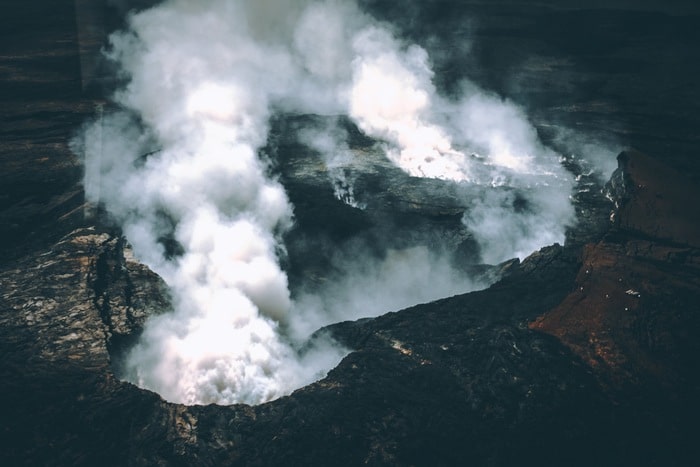 Volcan Kilauea vue d'en haut aventure de fumée